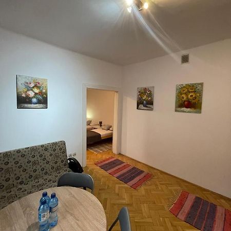 Apartamenty 650 Metrow Od Dworca Przemysl Ngoại thất bức ảnh