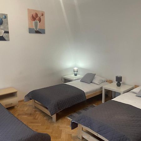Apartamenty 650 Metrow Od Dworca Przemysl Ngoại thất bức ảnh