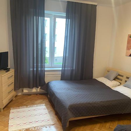 Apartamenty 650 Metrow Od Dworca Przemysl Ngoại thất bức ảnh