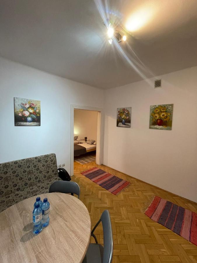 Apartamenty 650 Metrow Od Dworca Przemysl Ngoại thất bức ảnh