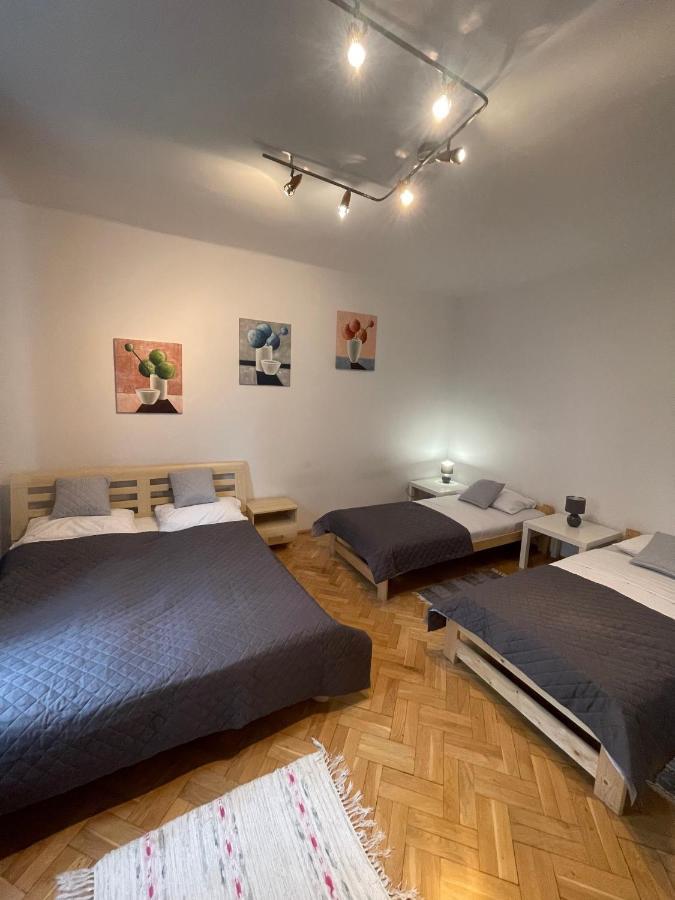 Apartamenty 650 Metrow Od Dworca Przemysl Ngoại thất bức ảnh