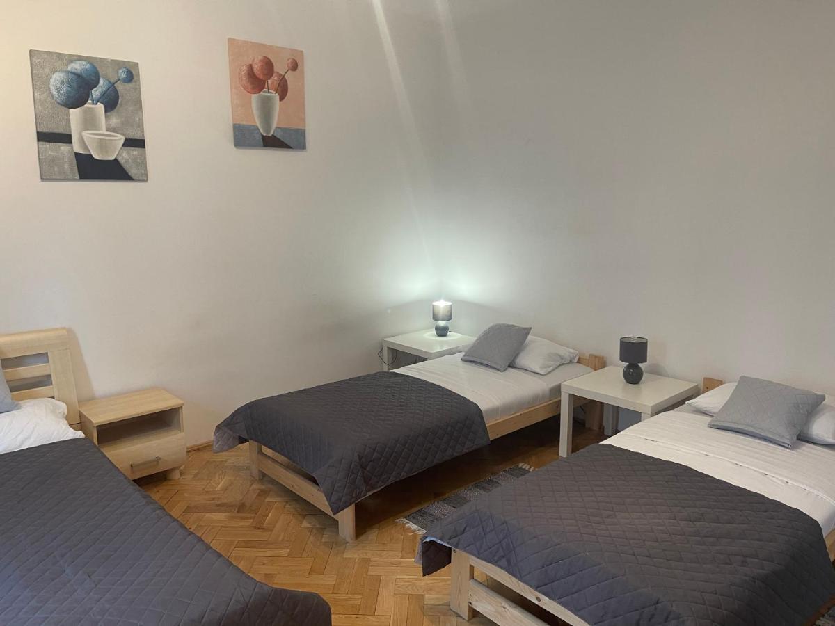 Apartamenty 650 Metrow Od Dworca Przemysl Ngoại thất bức ảnh