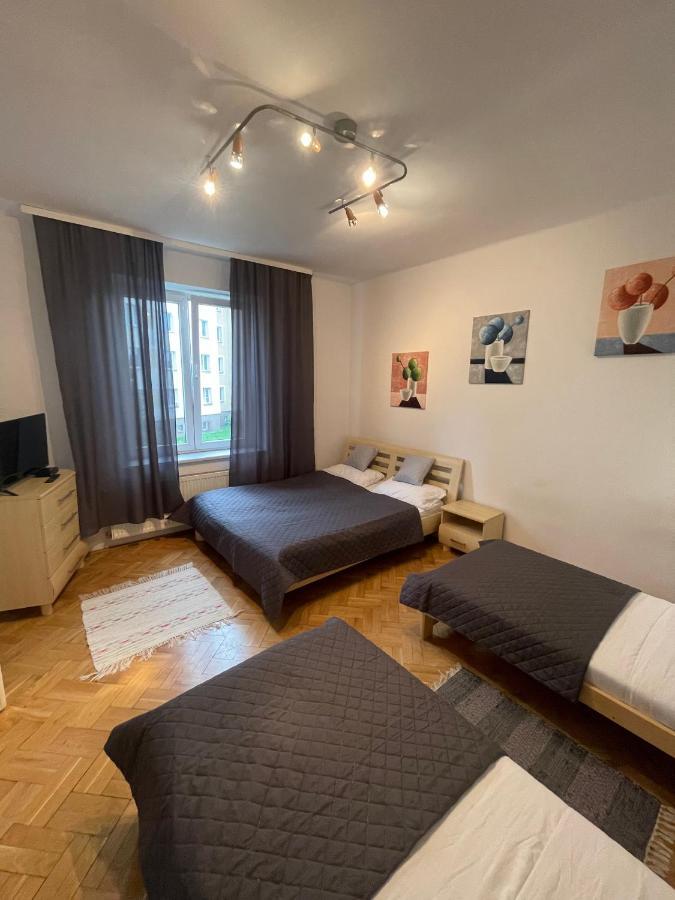 Apartamenty 650 Metrow Od Dworca Przemysl Ngoại thất bức ảnh
